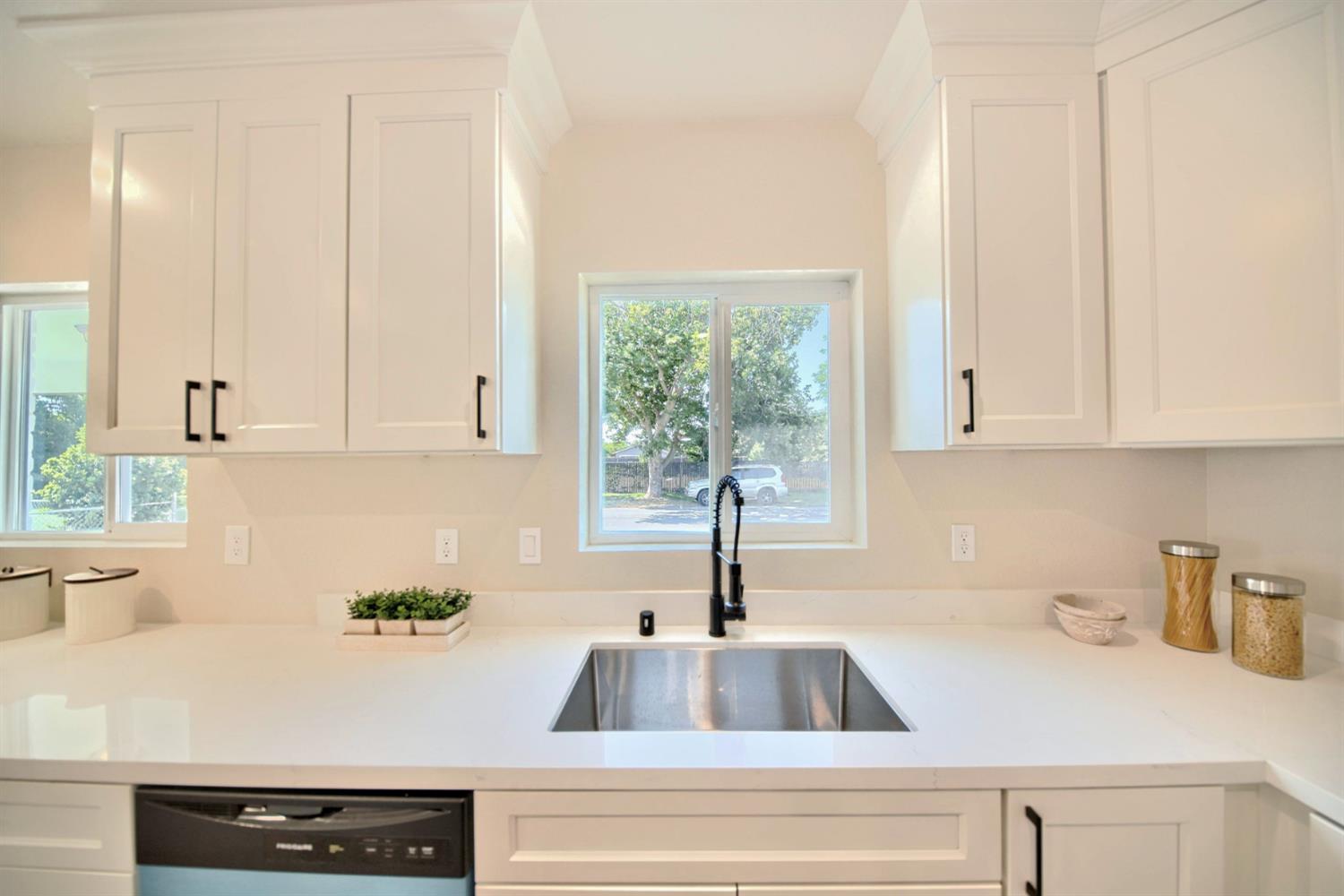Detail Gallery Image 21 of 91 For 1409 Waverly Dr, Modesto,  CA 95351 - 2 Beds | 1 Baths