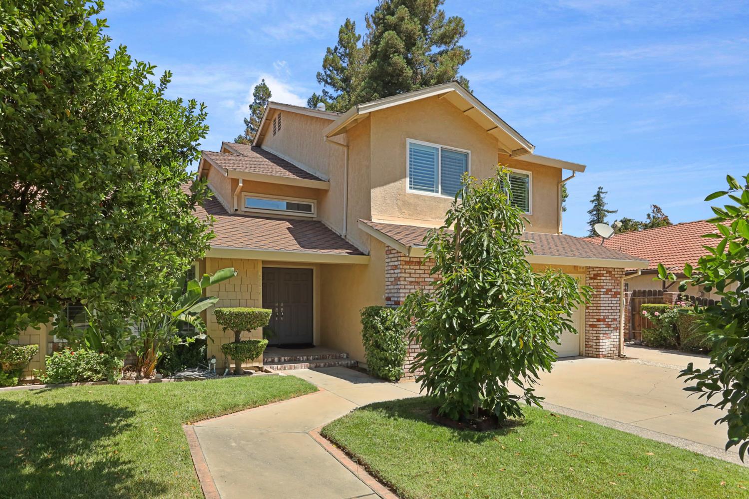 Detail Gallery Image 4 of 97 For 1717 Edgebrook Dr, Modesto,  CA 95354 - 4 Beds | 3/1 Baths