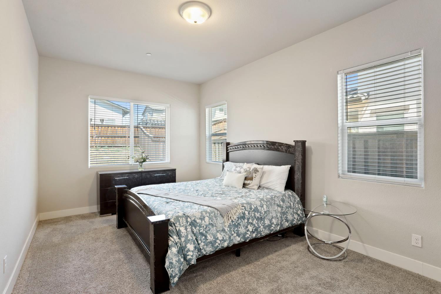 Detail Gallery Image 17 of 54 For 1847 Outrigger Ln, Lathrop,  CA 95330 - 5 Beds | 4/1 Baths