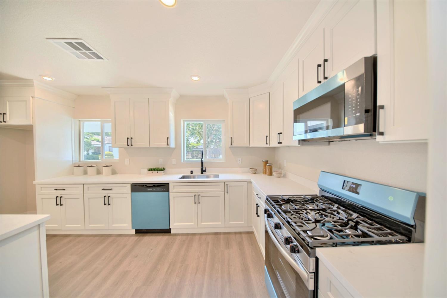 Detail Gallery Image 20 of 91 For 1409 Waverly Dr, Modesto,  CA 95351 - 2 Beds | 1 Baths