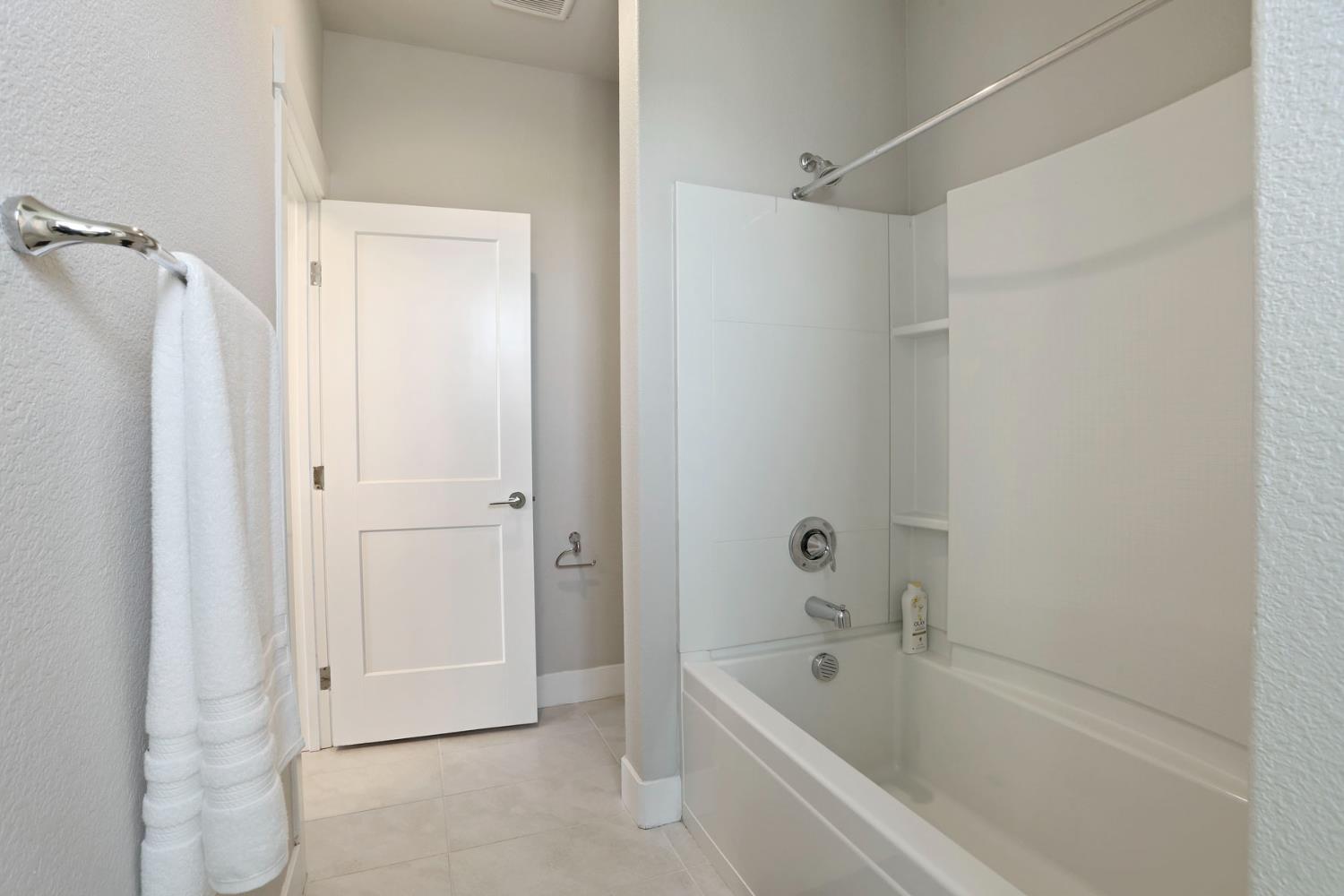 Detail Gallery Image 30 of 54 For 1847 Outrigger Ln, Lathrop,  CA 95330 - 5 Beds | 4/1 Baths