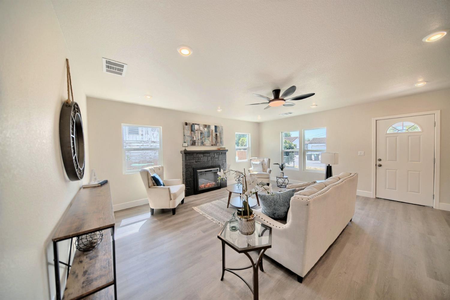 Detail Gallery Image 10 of 91 For 1409 Waverly Dr, Modesto,  CA 95351 - 2 Beds | 1 Baths