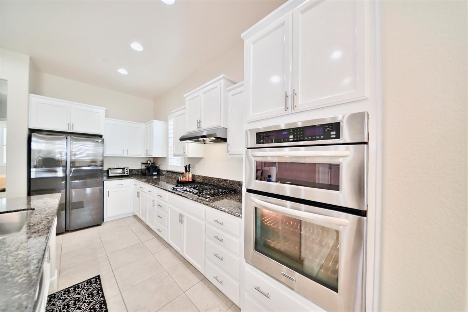 Detail Gallery Image 18 of 75 For 1980 Carogold Ln, Manteca,  CA 95337 - 4 Beds | 3/1 Baths