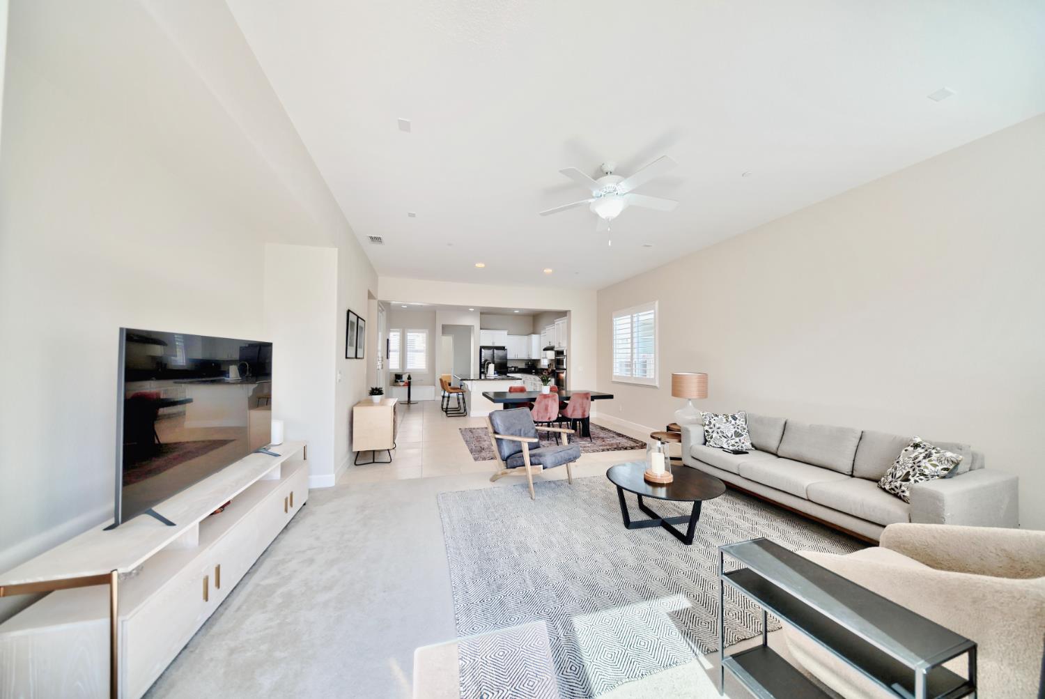 Detail Gallery Image 28 of 75 For 1980 Carogold Ln, Manteca,  CA 95337 - 4 Beds | 3/1 Baths