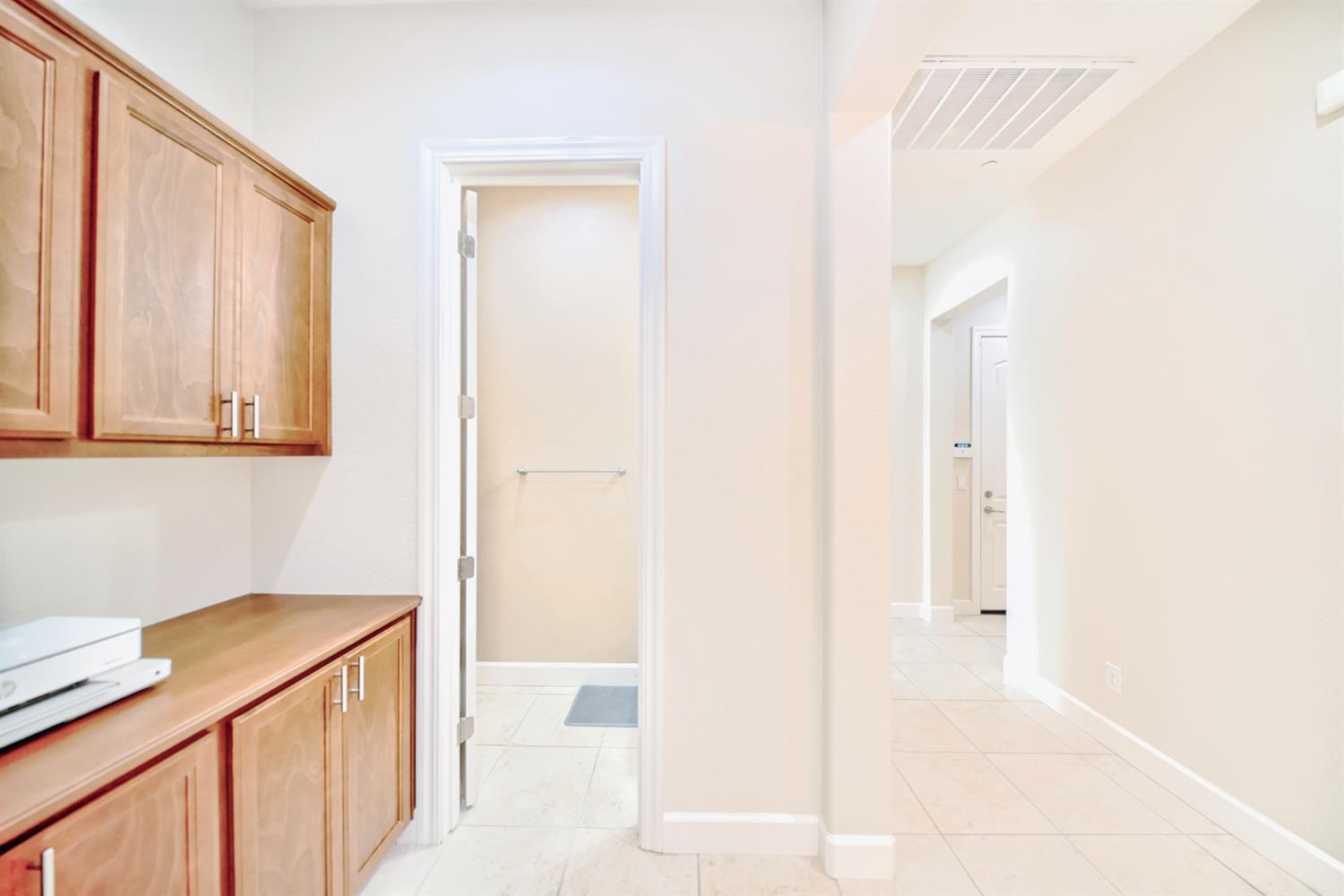 Detail Gallery Image 33 of 75 For 1980 Carogold Ln, Manteca,  CA 95337 - 4 Beds | 3/1 Baths