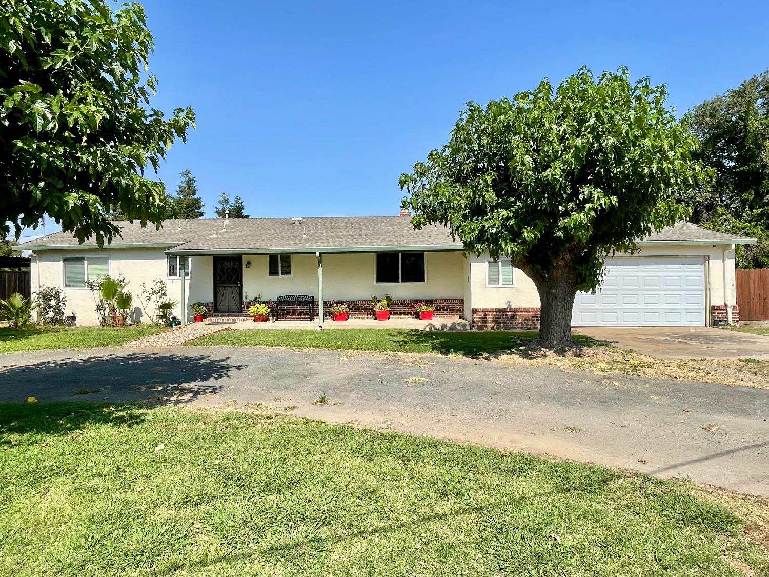 Detail Gallery Image 1 of 40 For 25292 N Eunice Ave, Acampo,  CA 95220 - 3 Beds | 2 Baths