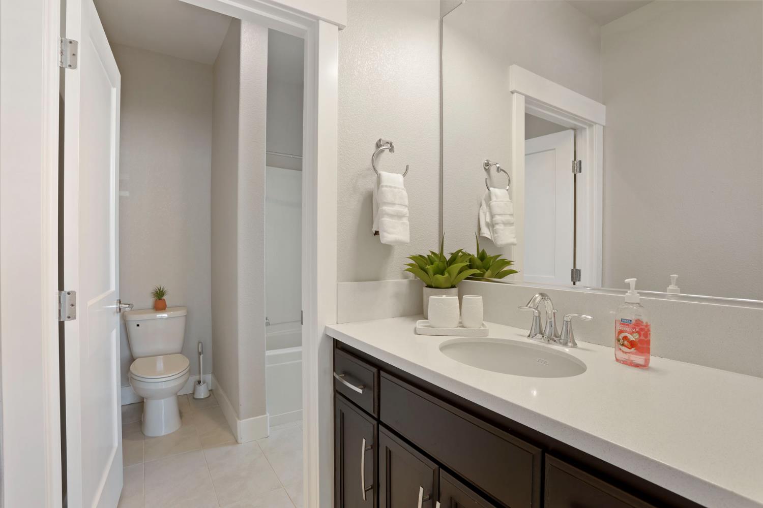 Detail Gallery Image 29 of 54 For 1847 Outrigger Ln, Lathrop,  CA 95330 - 5 Beds | 4/1 Baths