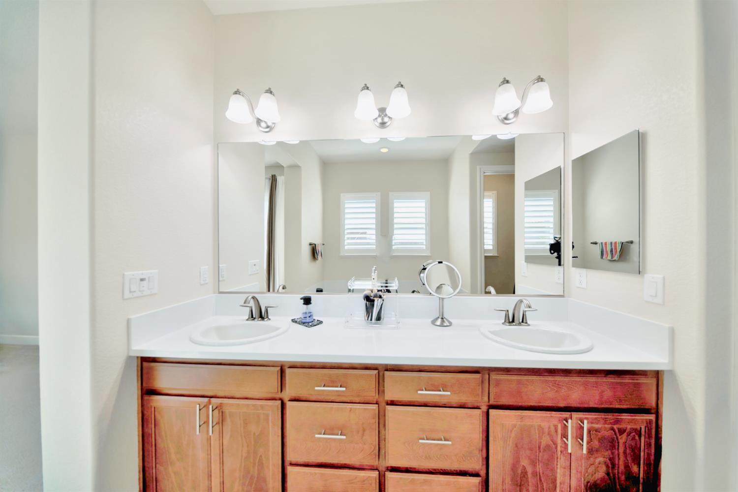 Detail Gallery Image 52 of 75 For 1980 Carogold Ln, Manteca,  CA 95337 - 4 Beds | 3/1 Baths