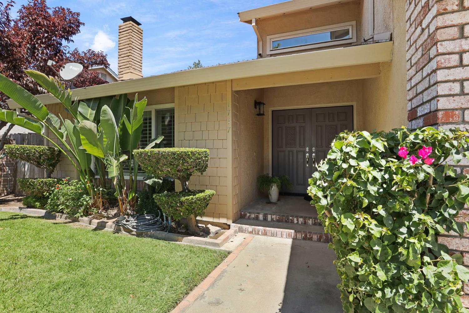 Detail Gallery Image 5 of 97 For 1717 Edgebrook Dr, Modesto,  CA 95354 - 4 Beds | 3/1 Baths