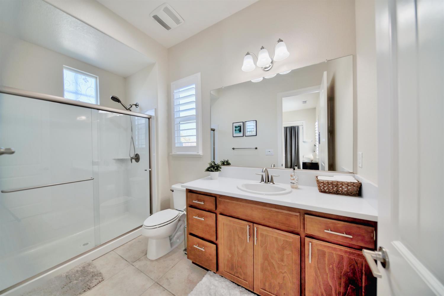 Detail Gallery Image 66 of 75 For 1980 Carogold Ln, Manteca,  CA 95337 - 4 Beds | 3/1 Baths