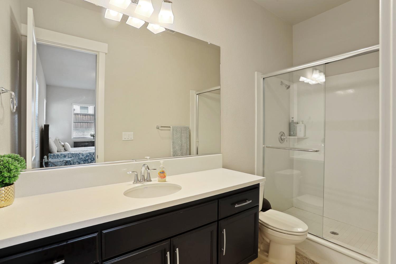 Detail Gallery Image 21 of 54 For 1847 Outrigger Ln, Lathrop,  CA 95330 - 5 Beds | 4/1 Baths
