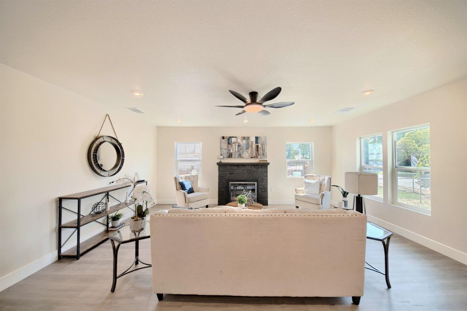Detail Gallery Image 9 of 91 For 1409 Waverly Dr, Modesto,  CA 95351 - 2 Beds | 1 Baths