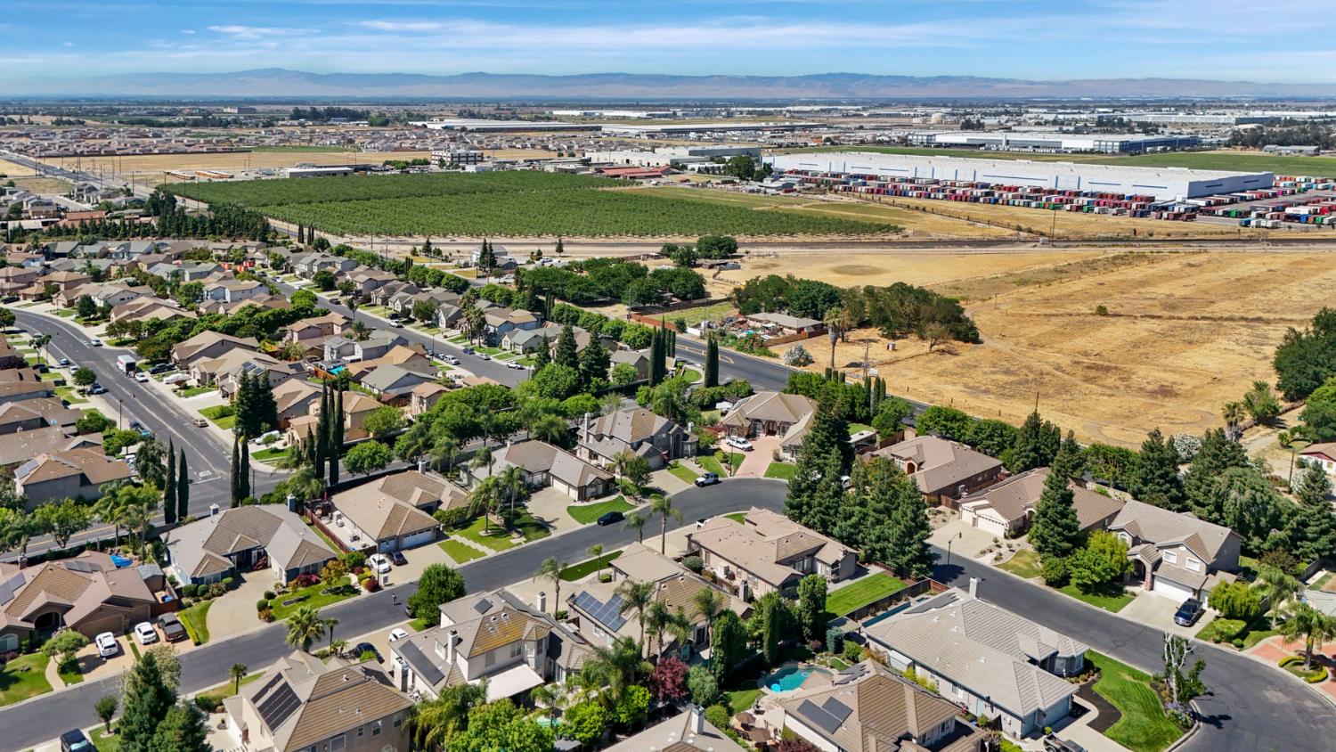 Detail Gallery Image 9 of 79 For 1587 Terracina Cir, Manteca,  CA 95336 - 4 Beds | 3 Baths