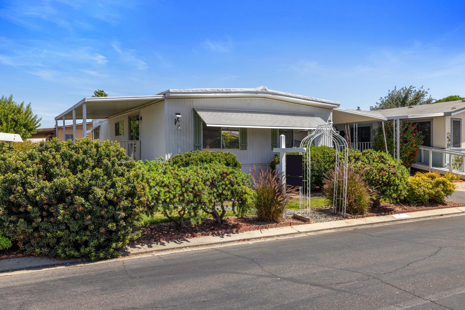 Detail Gallery Image 1 of 39 For 2621 Prescott Rd 186, Modesto,  CA 95350 - 2 Beds | 2 Baths