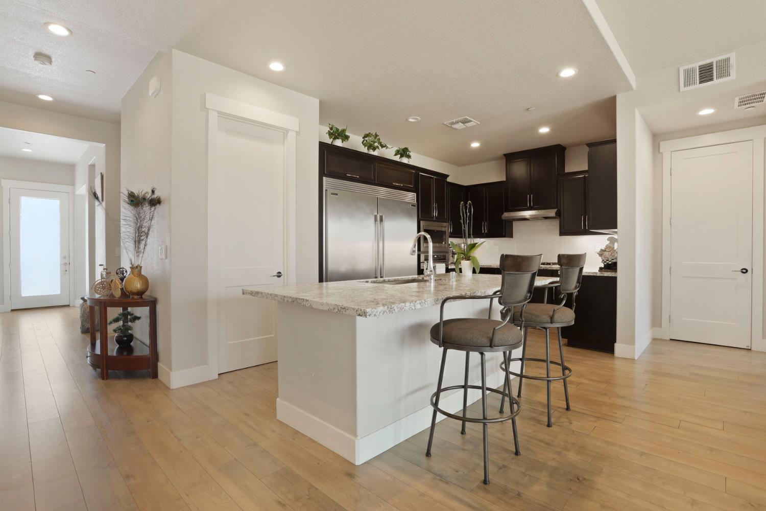 Detail Gallery Image 3 of 54 For 1847 Outrigger Ln, Lathrop,  CA 95330 - 5 Beds | 4/1 Baths