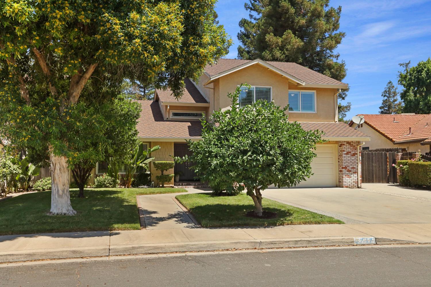 Detail Gallery Image 3 of 97 For 1717 Edgebrook Dr, Modesto,  CA 95354 - 4 Beds | 3/1 Baths