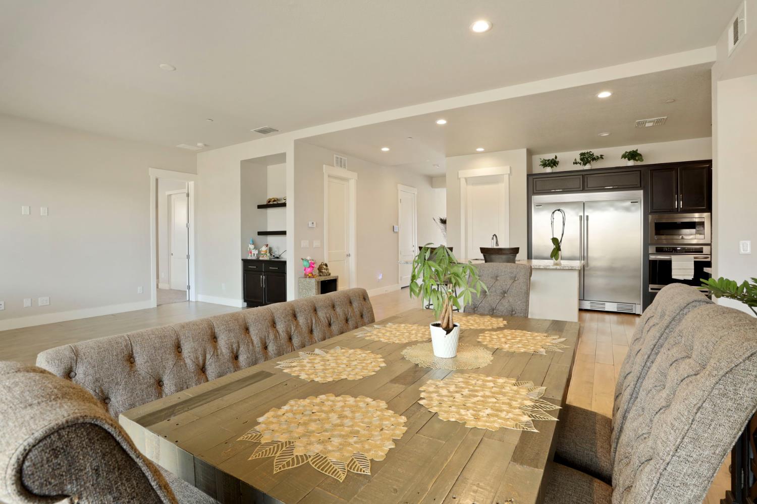 Detail Gallery Image 14 of 54 For 1847 Outrigger Ln, Lathrop,  CA 95330 - 5 Beds | 4/1 Baths