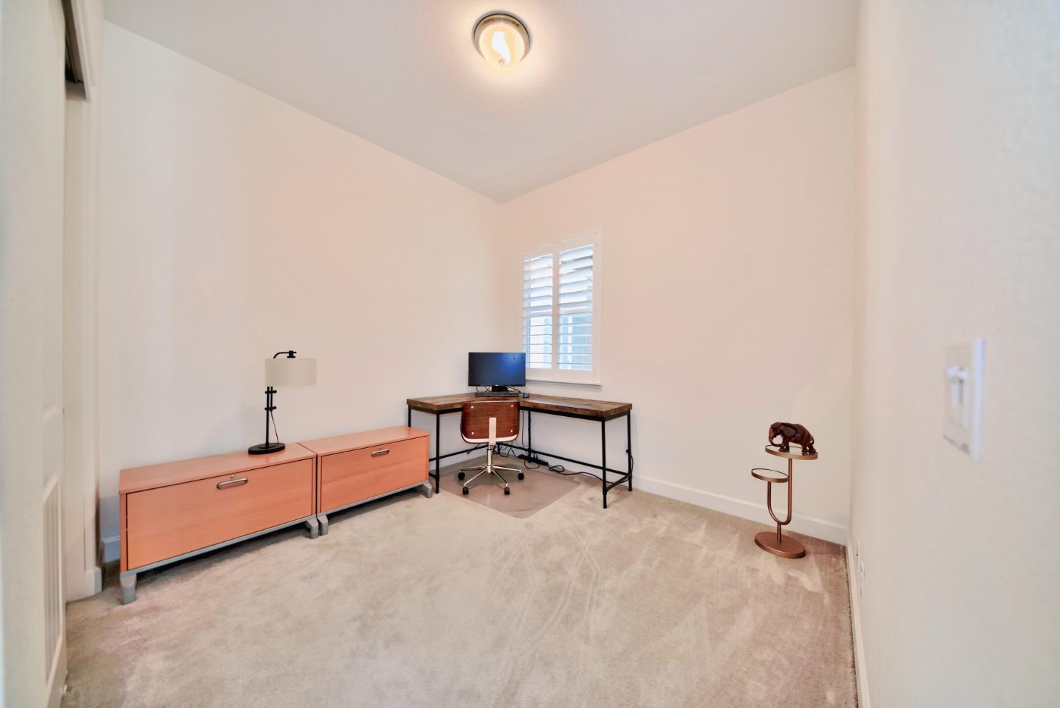 Detail Gallery Image 35 of 75 For 1980 Carogold Ln, Manteca,  CA 95337 - 4 Beds | 3/1 Baths