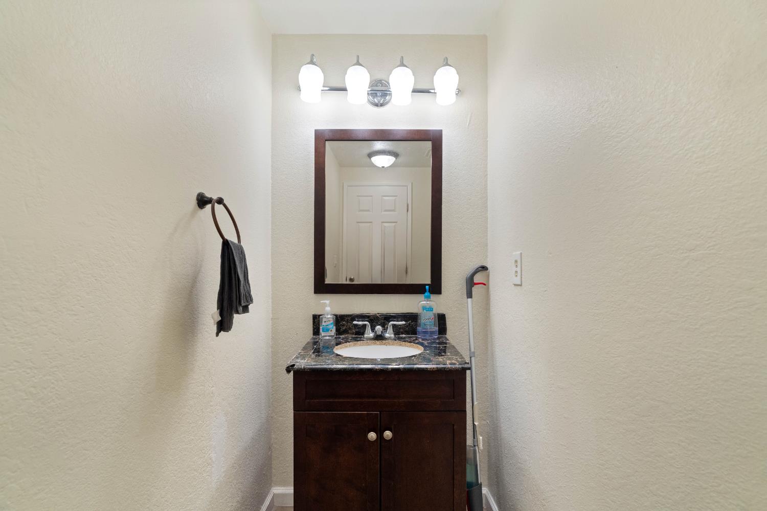 Detail Gallery Image 14 of 41 For 311 Shoreline Dr, Pittsburg,  CA 94565 - 3 Beds | 2/1 Baths