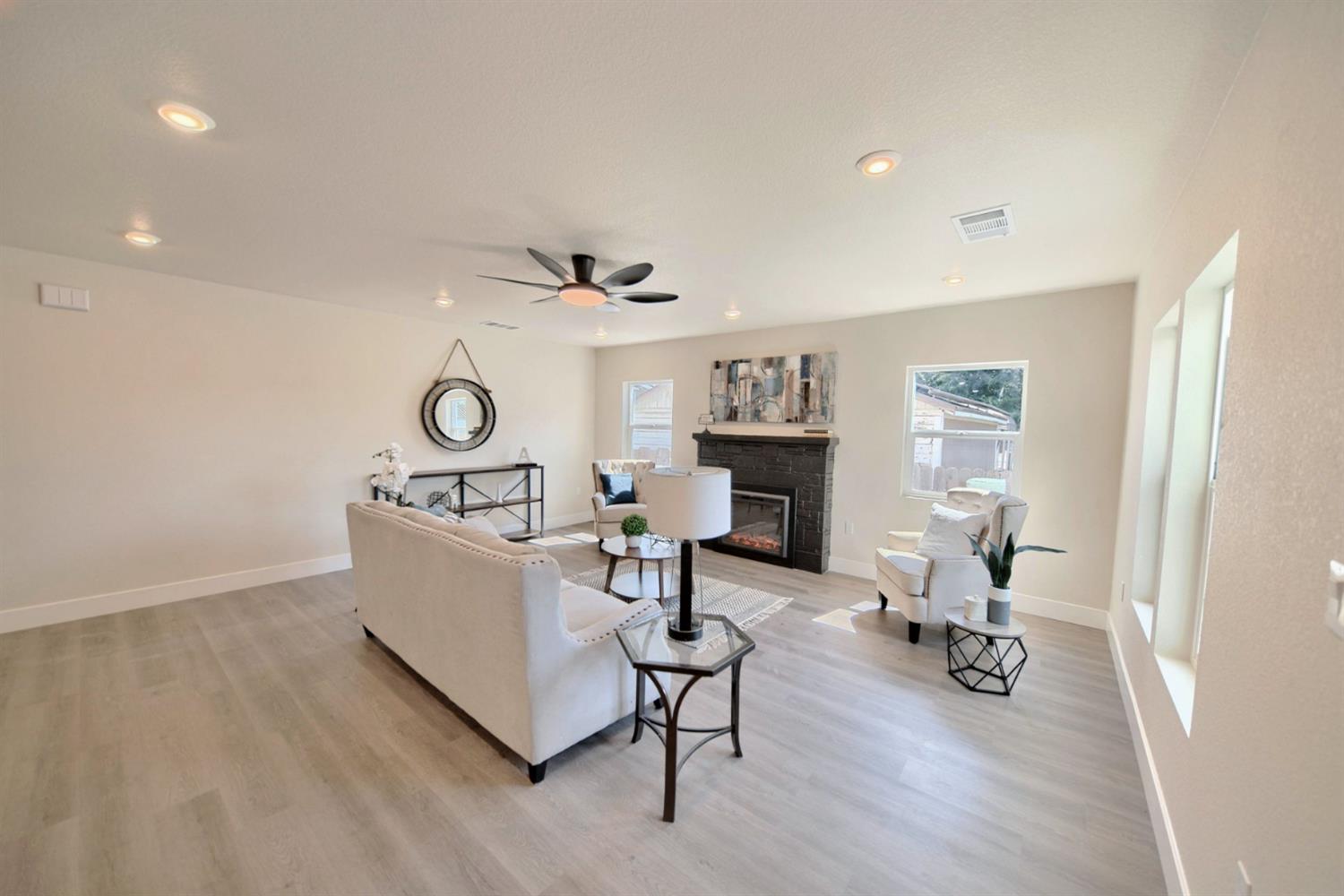 Detail Gallery Image 7 of 91 For 1409 Waverly Dr, Modesto,  CA 95351 - 2 Beds | 1 Baths