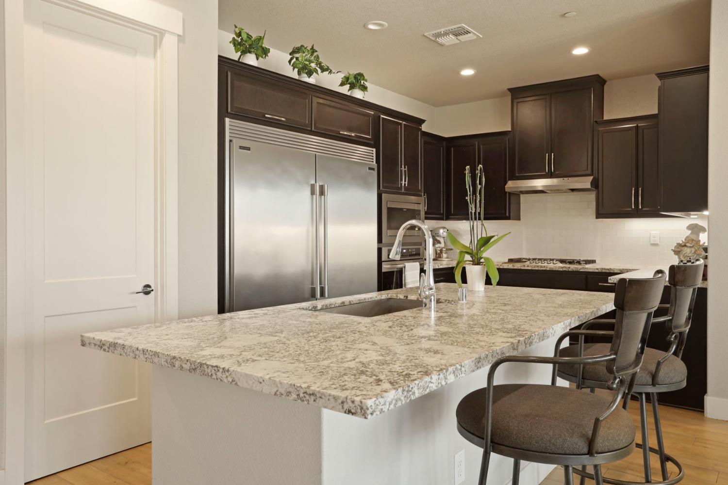 Detail Gallery Image 4 of 54 For 1847 Outrigger Ln, Lathrop,  CA 95330 - 5 Beds | 4/1 Baths