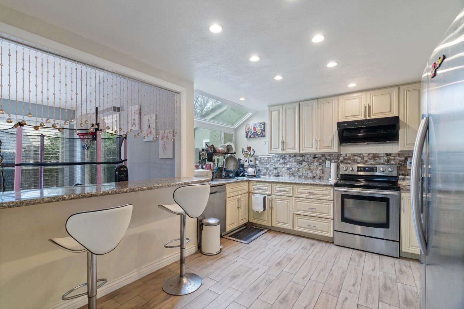 Detail Gallery Image 6 of 41 For 311 Shoreline Dr, Pittsburg,  CA 94565 - 3 Beds | 2/1 Baths