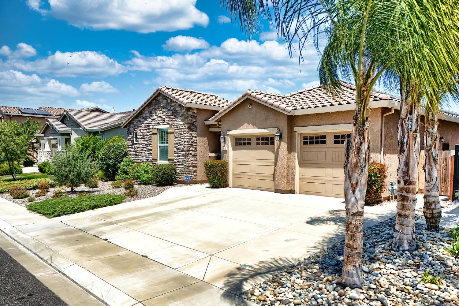 Detail Gallery Image 2 of 75 For 1980 Carogold Ln, Manteca,  CA 95337 - 4 Beds | 3/1 Baths