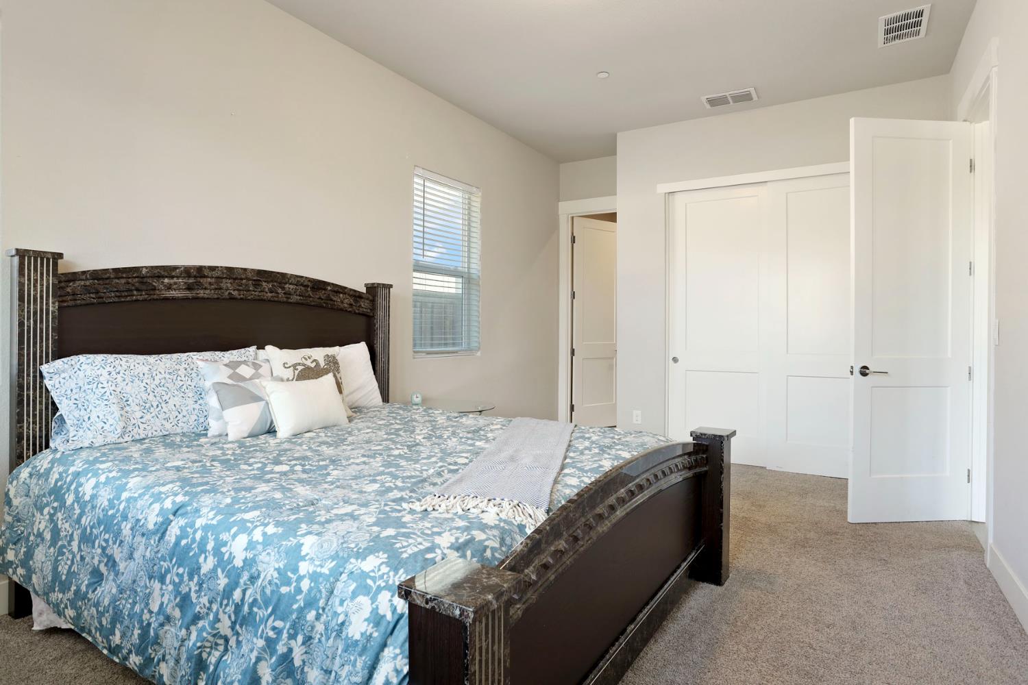 Detail Gallery Image 16 of 54 For 1847 Outrigger Ln, Lathrop,  CA 95330 - 5 Beds | 4/1 Baths