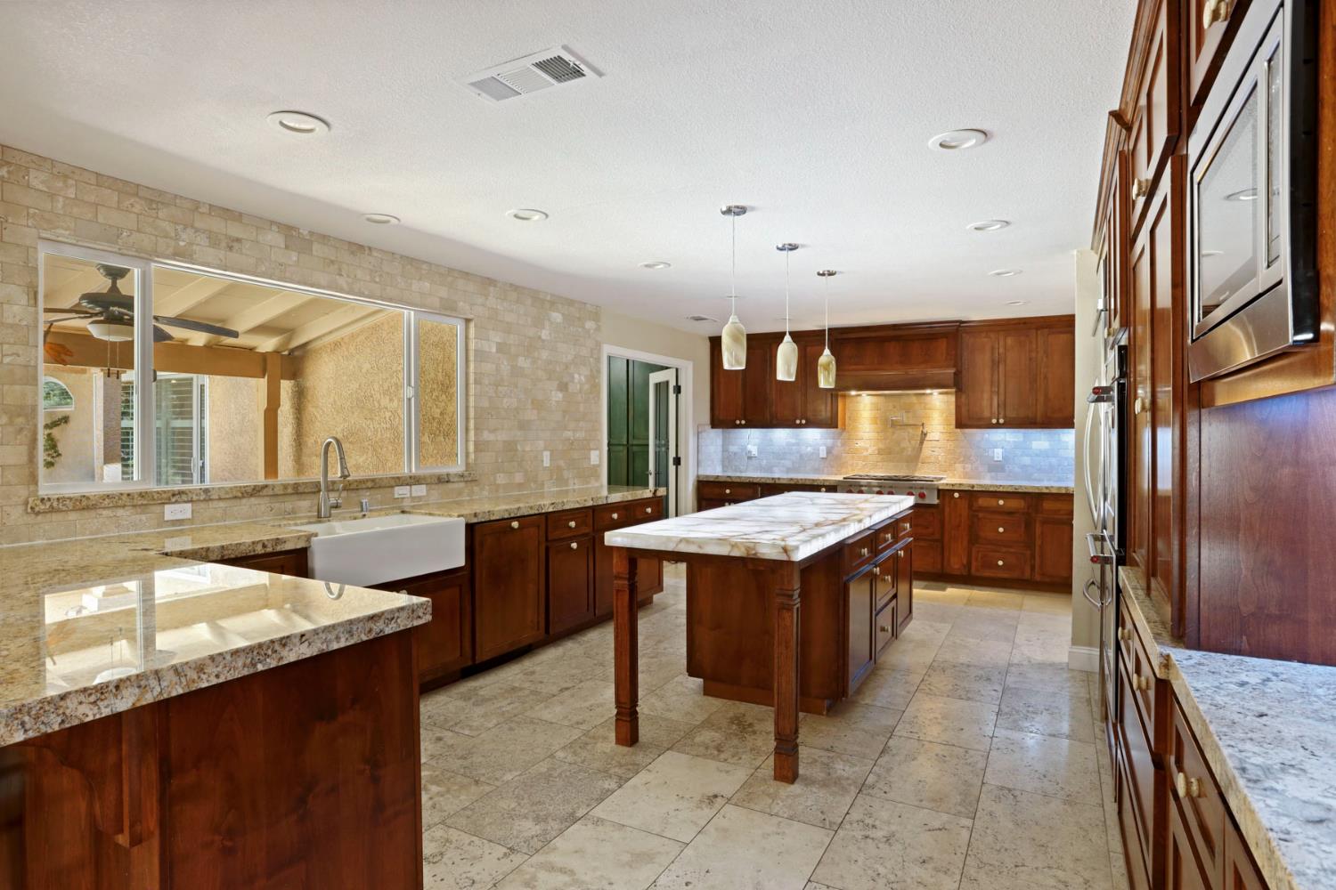 Detail Gallery Image 18 of 97 For 1717 Edgebrook Dr, Modesto,  CA 95354 - 4 Beds | 3/1 Baths
