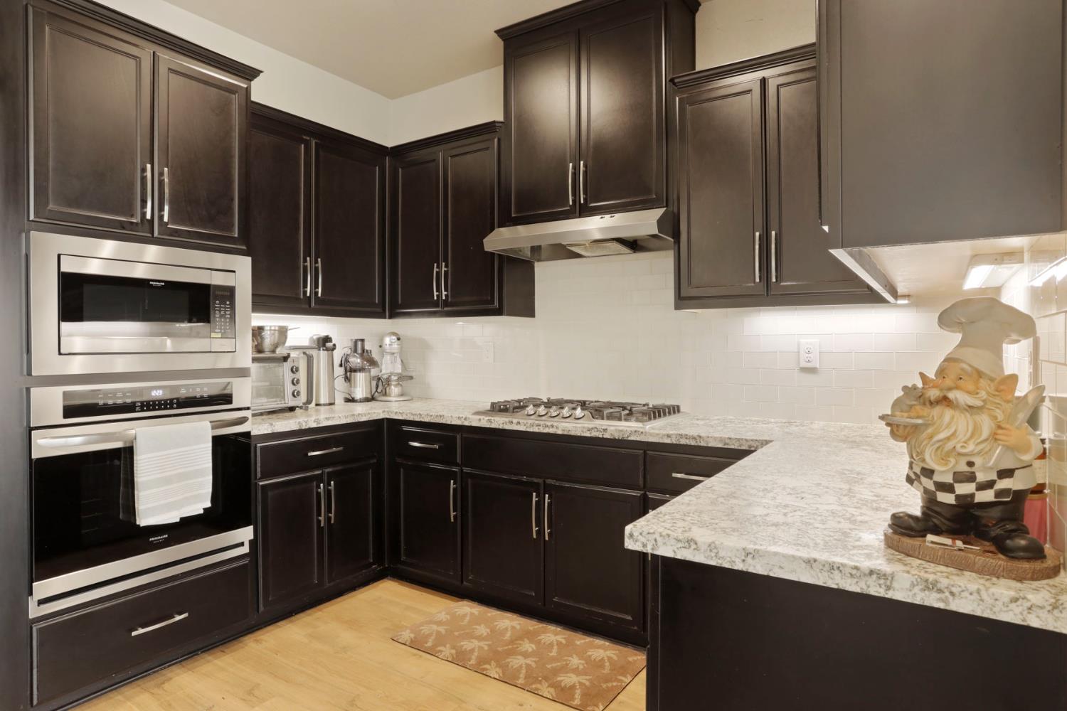 Detail Gallery Image 12 of 54 For 1847 Outrigger Ln, Lathrop,  CA 95330 - 5 Beds | 4/1 Baths