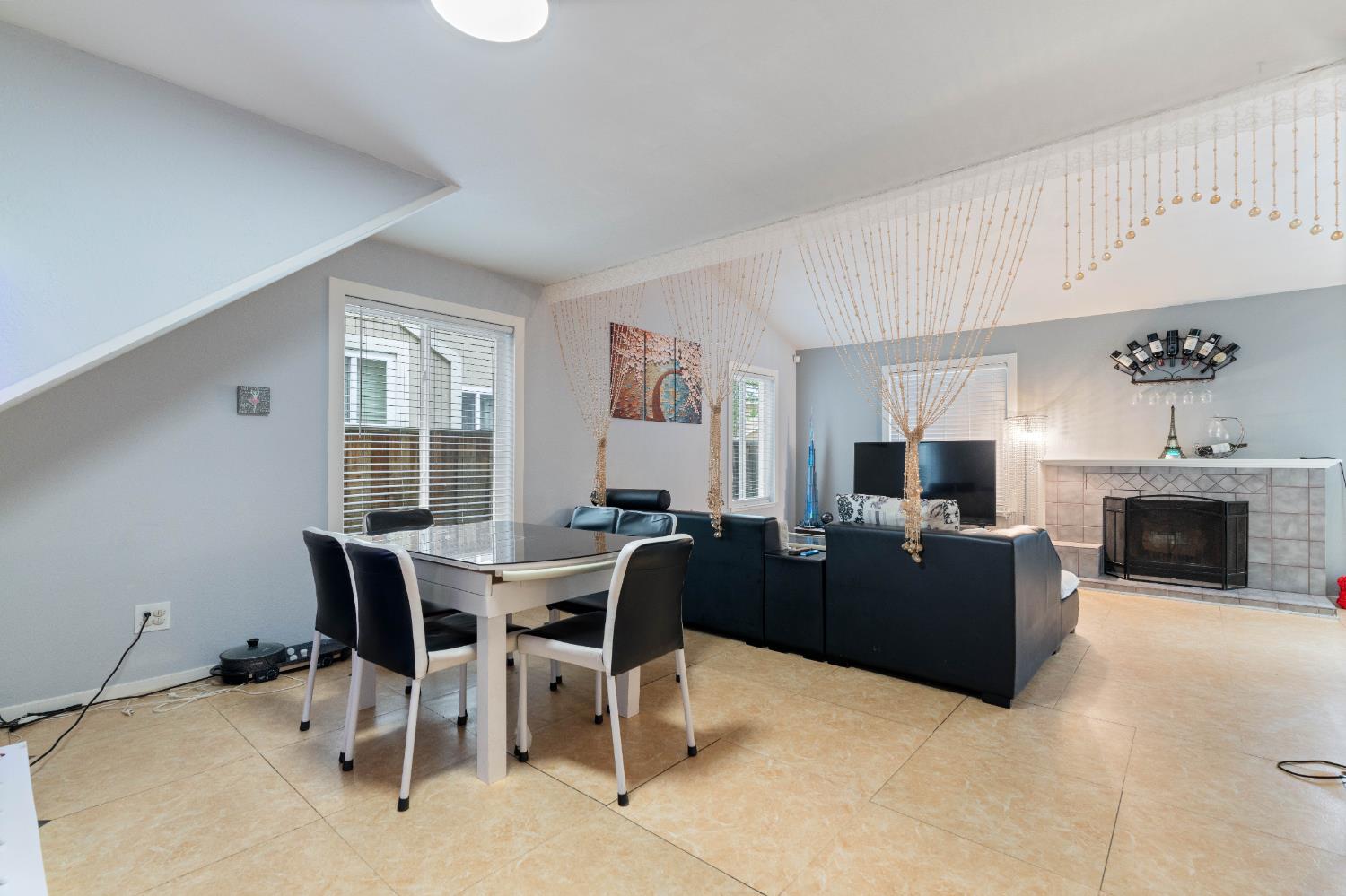 Detail Gallery Image 4 of 41 For 311 Shoreline Dr, Pittsburg,  CA 94565 - 3 Beds | 2/1 Baths