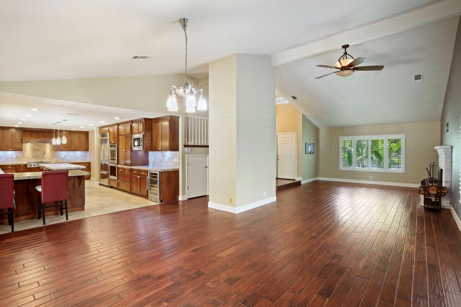 Detail Gallery Image 13 of 97 For 1717 Edgebrook Dr, Modesto,  CA 95354 - 4 Beds | 3/1 Baths