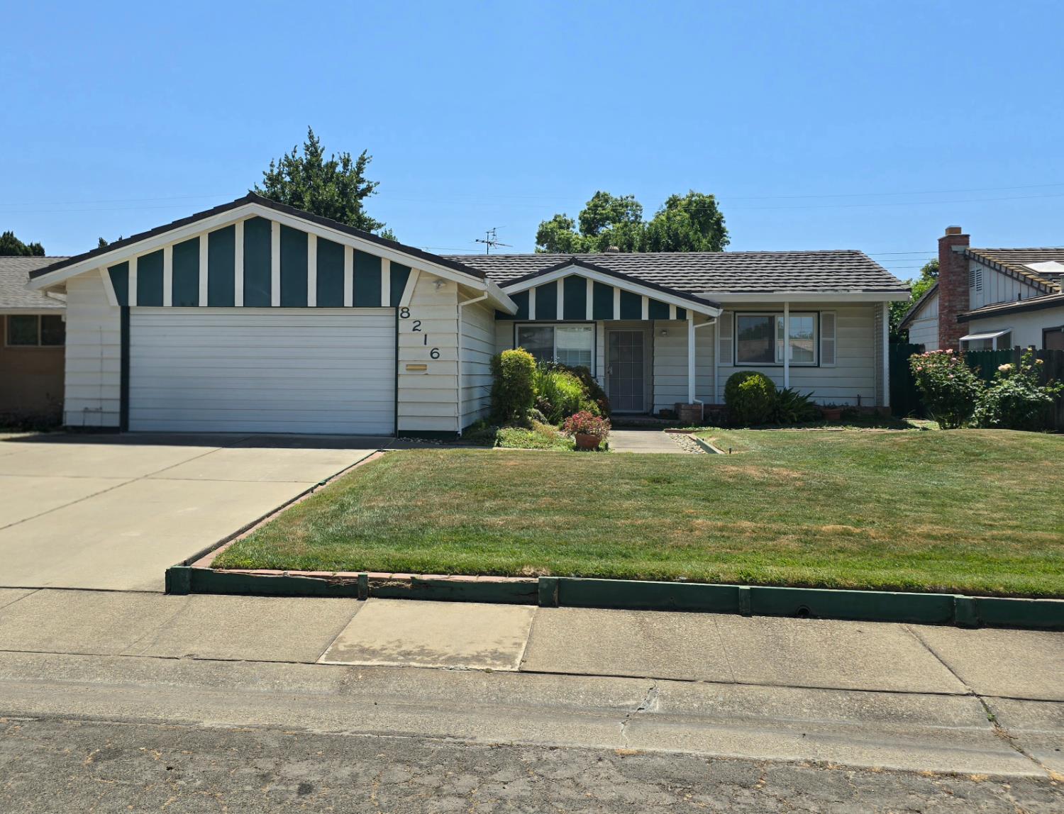 Detail Gallery Image 1 of 52 For 8216 Rensselaer Way, Sacramento,  CA 95826 - 3 Beds | 2 Baths