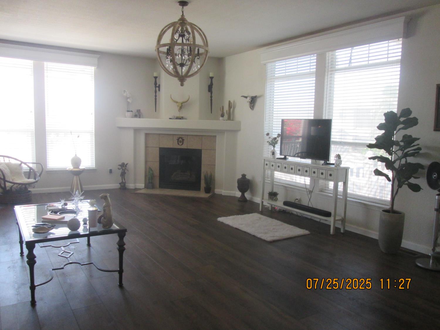 Detail Gallery Image 3 of 42 For 825 Knights Ct, Livingston,  CA 95334 - 3 Beds | 2 Baths