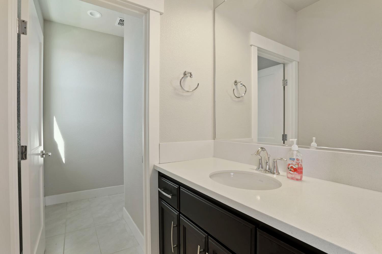 Detail Gallery Image 27 of 54 For 1847 Outrigger Ln, Lathrop,  CA 95330 - 5 Beds | 4/1 Baths