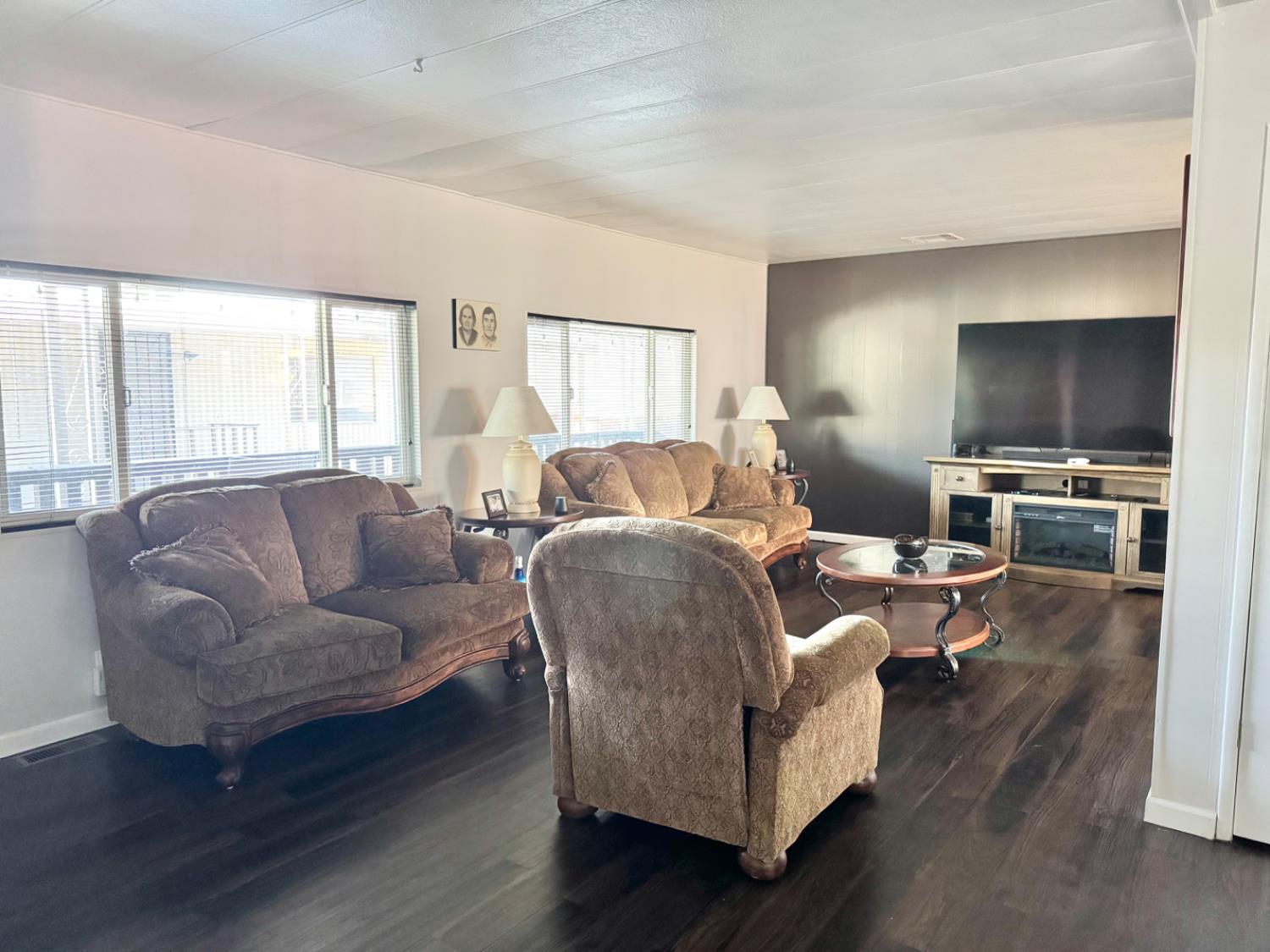 Detail Gallery Image 4 of 18 For 2621 Prescott Rd 242, Modesto,  CA 95350 - 3 Beds | 2 Baths