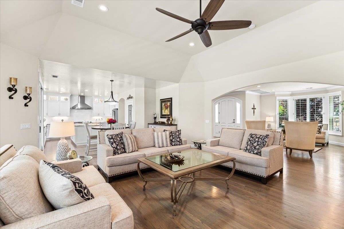 Detail Gallery Image 17 of 92 For 1545 Thunderbird Dr, Modesto,  CA 95356 - 5 Beds | 4 Baths