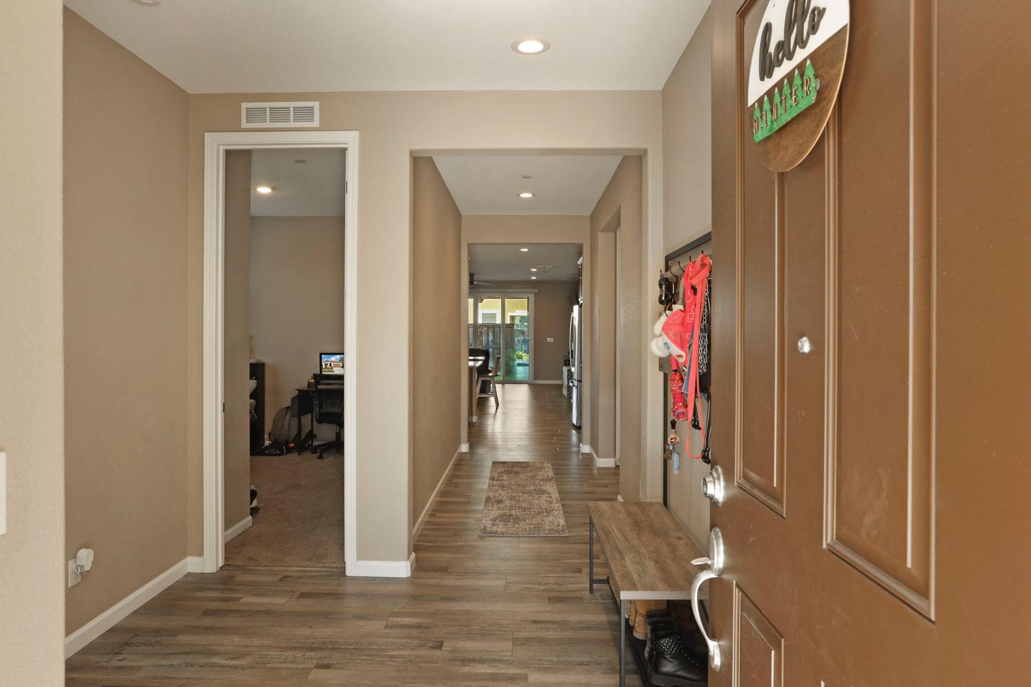 Detail Gallery Image 5 of 37 For 2195 Marina Dr, Lathrop,  CA 95330 - 4 Beds | 2 Baths