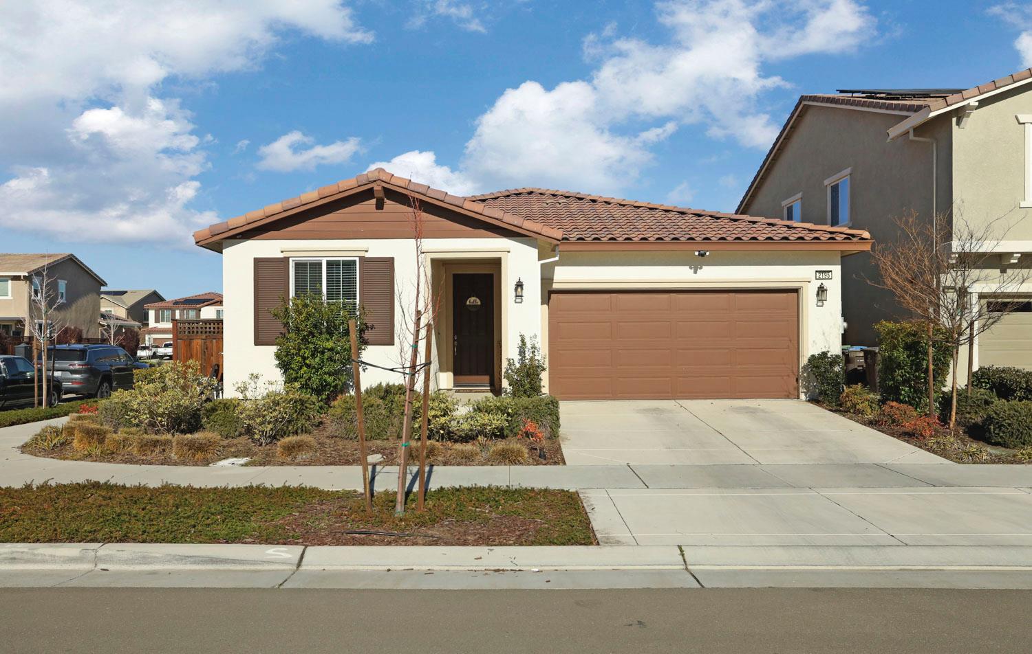 Detail Gallery Image 1 of 37 For 2195 Marina Dr, Lathrop,  CA 95330 - 4 Beds | 2 Baths