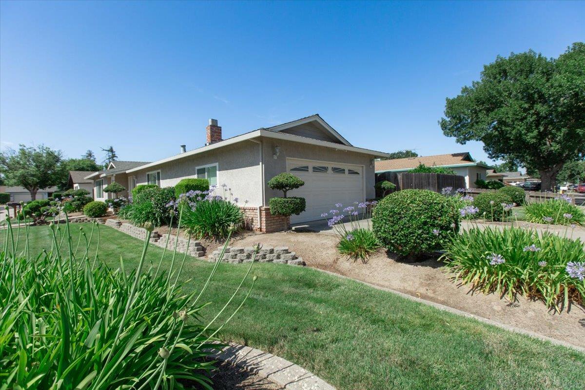Detail Gallery Image 6 of 59 For 1109 Valeriewood Way, Modesto,  CA 95355 - 3 Beds | 2 Baths