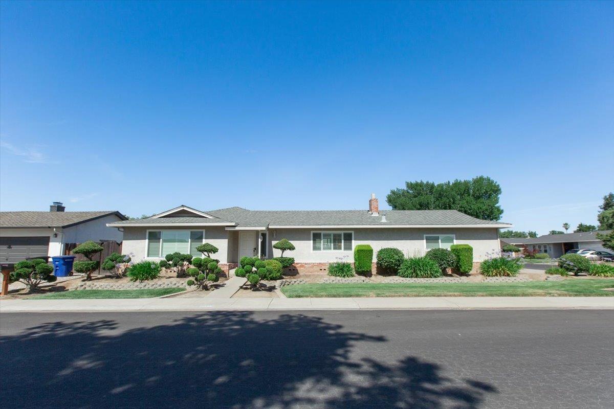 Detail Gallery Image 2 of 59 For 1109 Valeriewood Way, Modesto,  CA 95355 - 3 Beds | 2 Baths