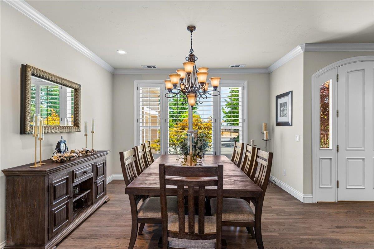 Detail Gallery Image 11 of 92 For 1545 Thunderbird Dr, Modesto,  CA 95356 - 5 Beds | 4 Baths