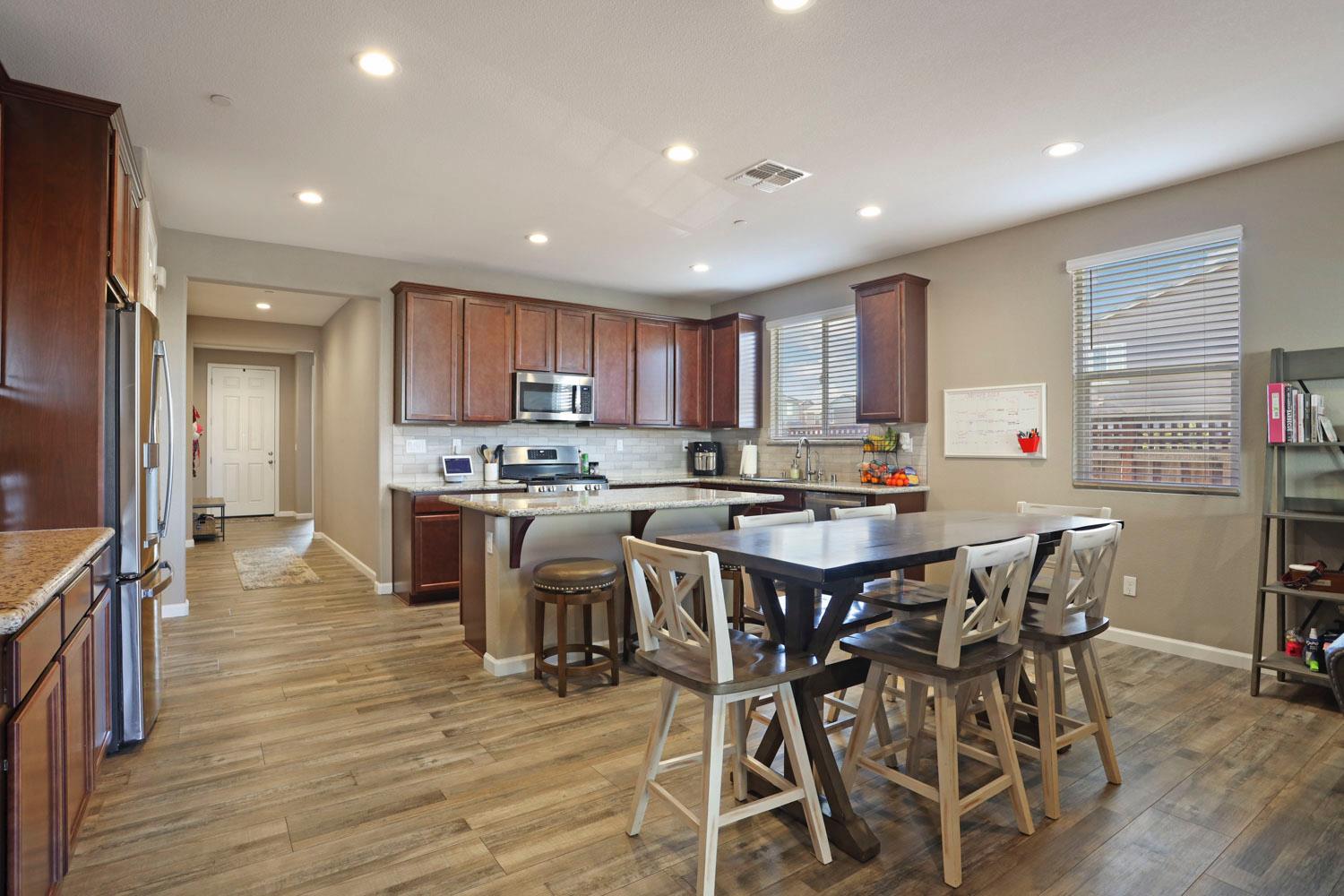 Detail Gallery Image 15 of 37 For 2195 Marina Dr, Lathrop,  CA 95330 - 4 Beds | 2 Baths