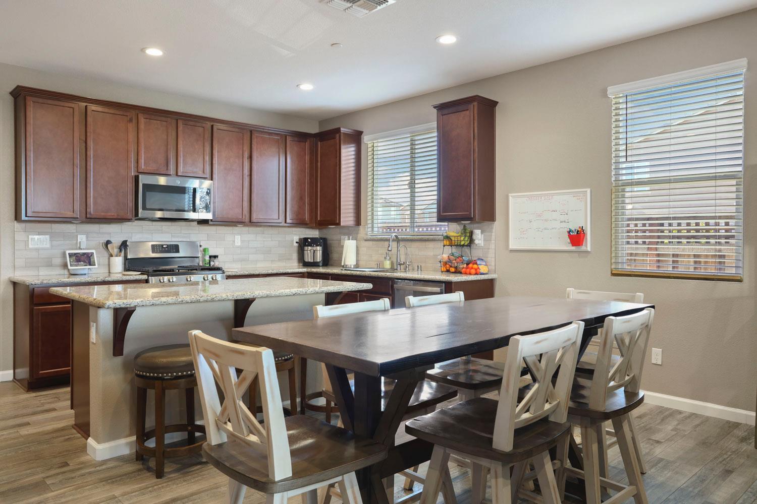 Detail Gallery Image 21 of 37 For 2195 Marina Dr, Lathrop,  CA 95330 - 4 Beds | 2 Baths