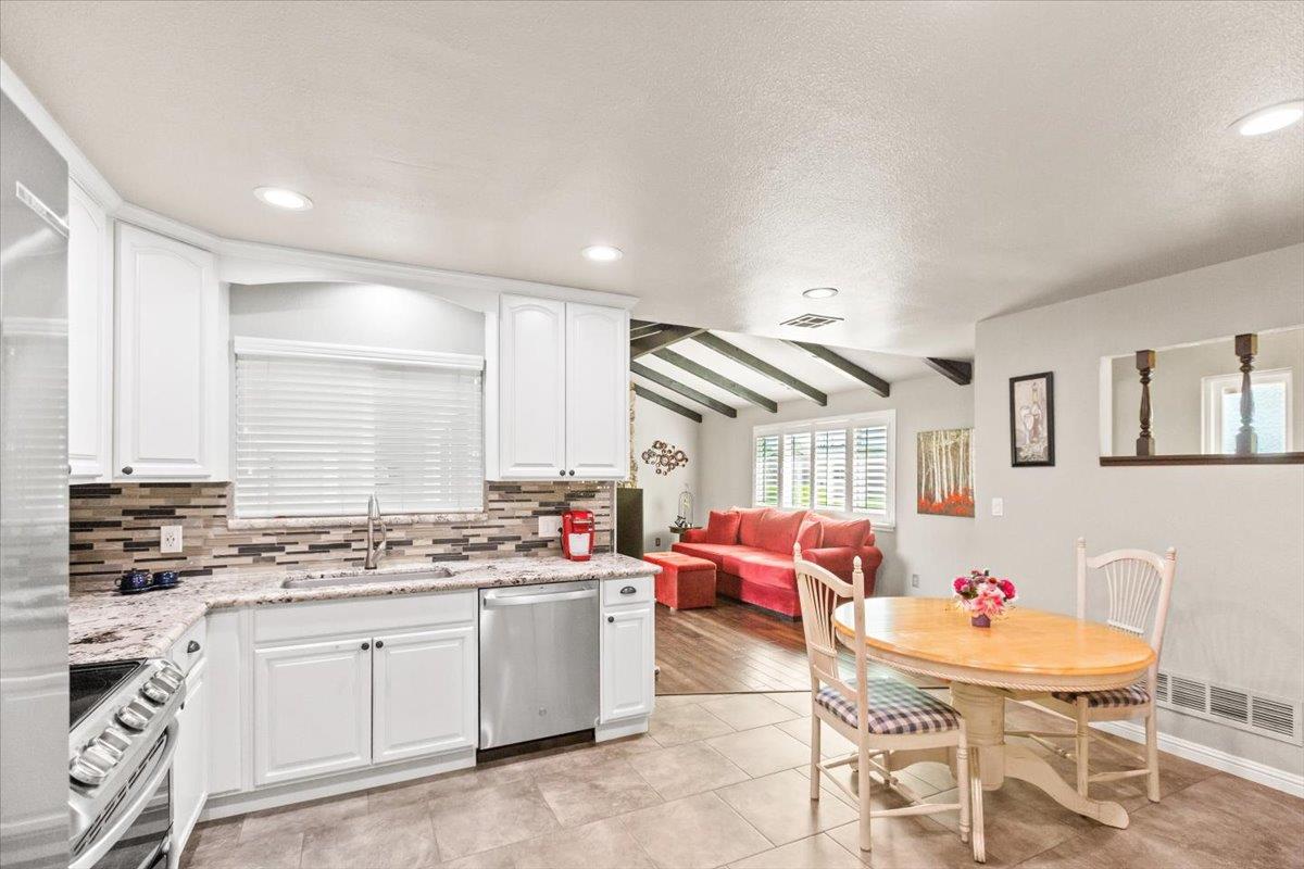 Detail Gallery Image 22 of 59 For 1109 Valeriewood Way, Modesto,  CA 95355 - 3 Beds | 2 Baths
