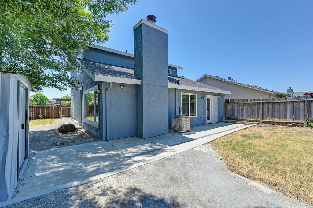Detail Gallery Image 27 of 29 For 8007 Skywoods Way, Sacramento,  CA 95828 - 4 Beds | 2/1 Baths