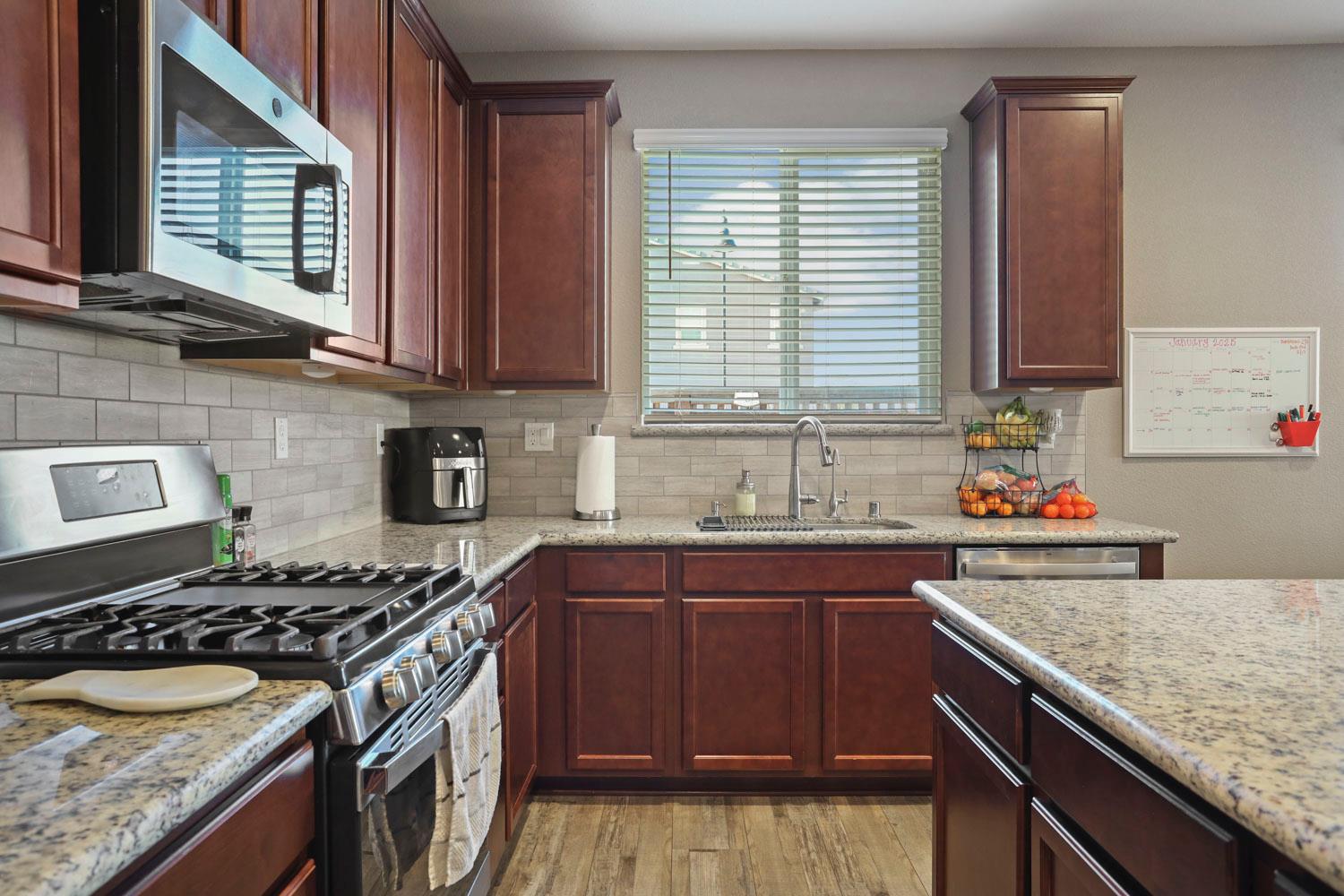 Detail Gallery Image 19 of 37 For 2195 Marina Dr, Lathrop,  CA 95330 - 4 Beds | 2 Baths
