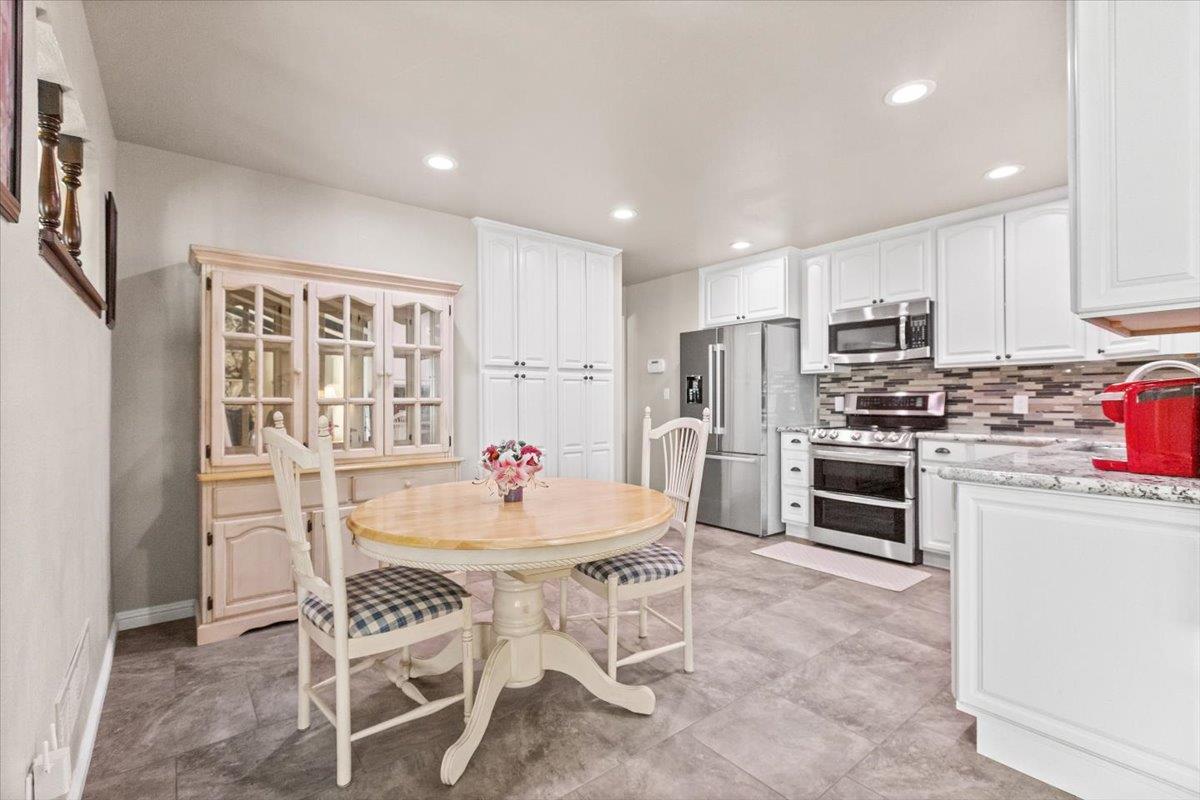 Detail Gallery Image 18 of 59 For 1109 Valeriewood Way, Modesto,  CA 95355 - 3 Beds | 2 Baths