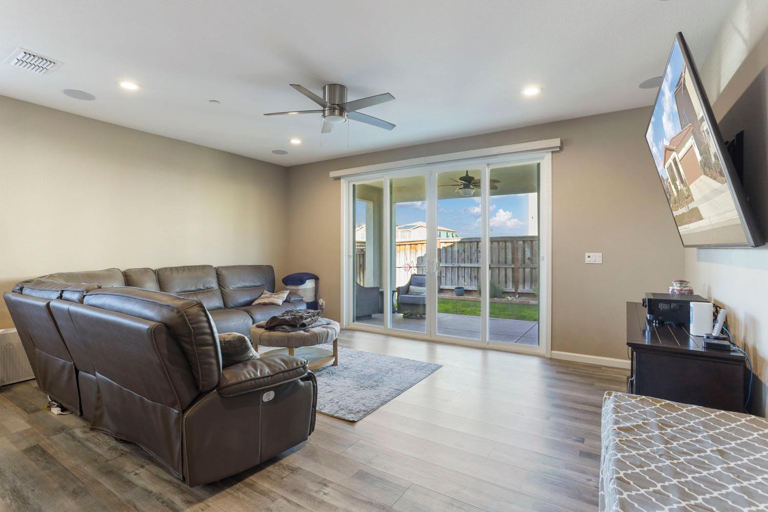 Detail Gallery Image 12 of 37 For 2195 Marina Dr, Lathrop,  CA 95330 - 4 Beds | 2 Baths