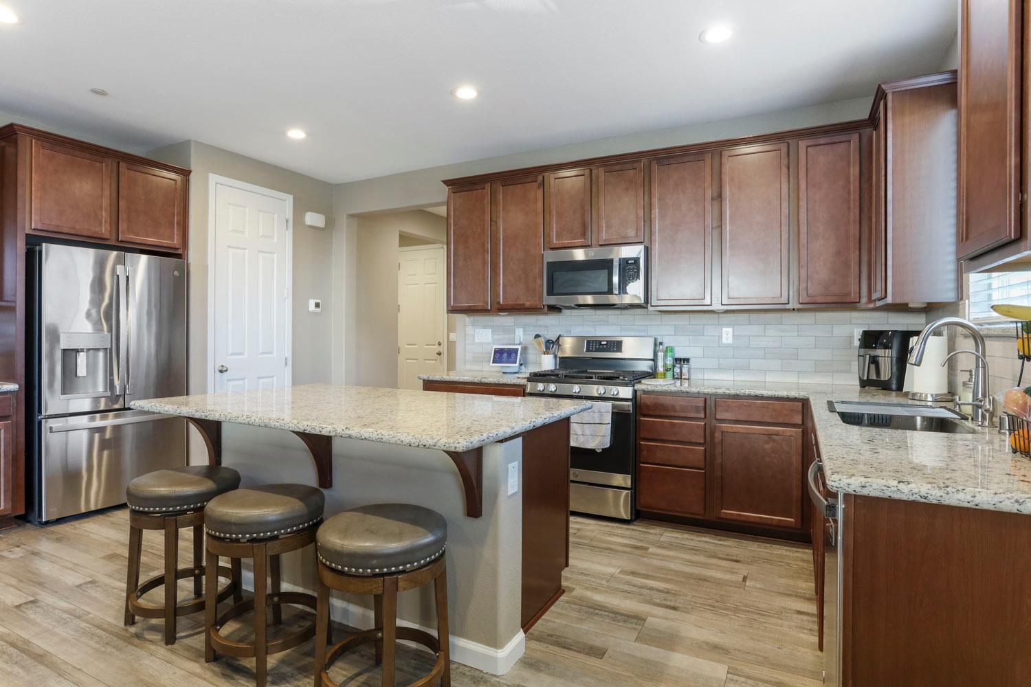 Detail Gallery Image 18 of 37 For 2195 Marina Dr, Lathrop,  CA 95330 - 4 Beds | 2 Baths